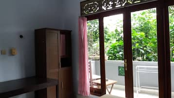 Basic-Zimmer | Schreibtisch, kostenloses WLAN, BettwÀsche