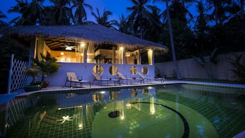Kolam renang outdoor