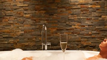 Exclusive Studio Suite | Private spa tub