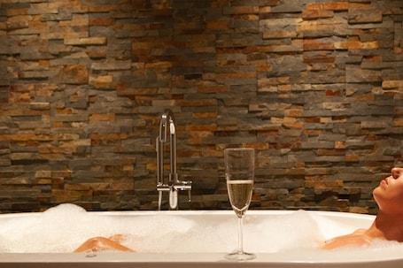 Bañera de hidromasaje privada