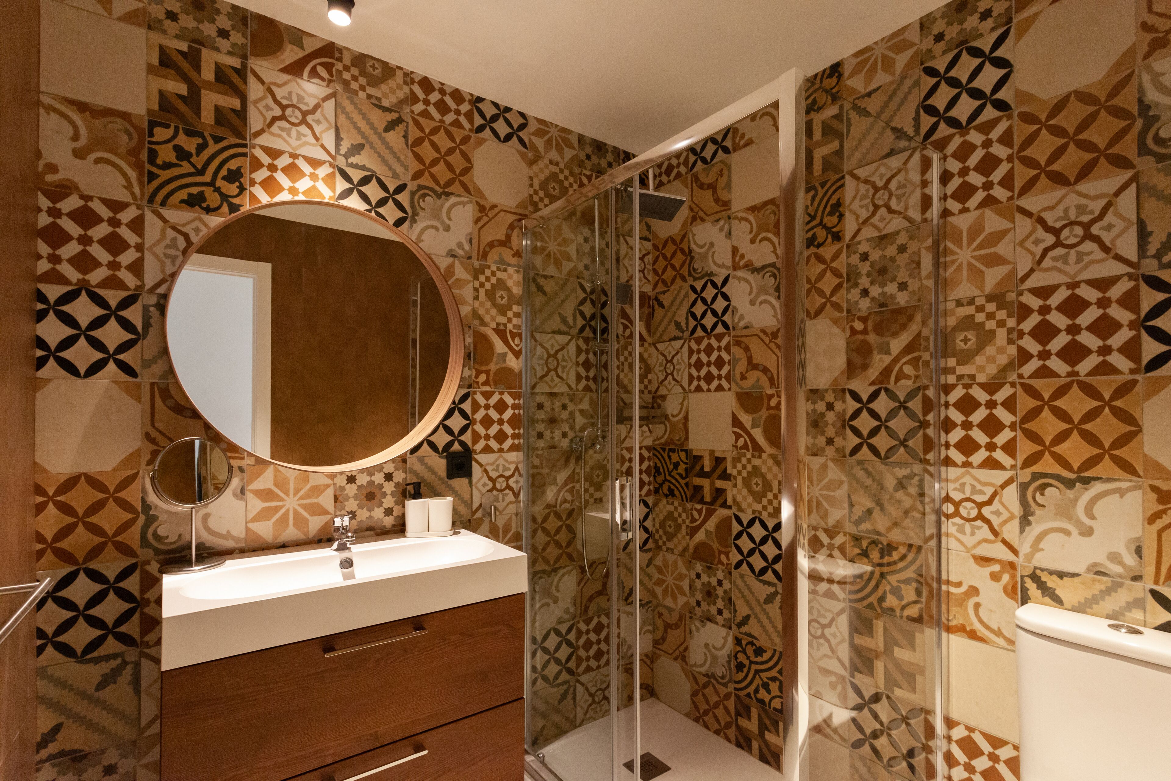 premium quadruple room | bathroom | shower, rainfall showerhead, free toiletries, hair dryer