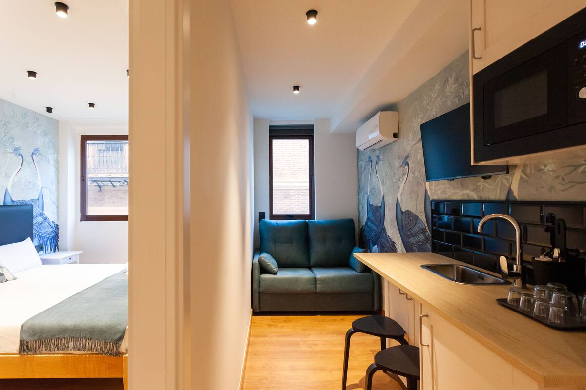 triple room | 1 bedroom, hypo-allergenic bedding, in-room safe, individually decorated