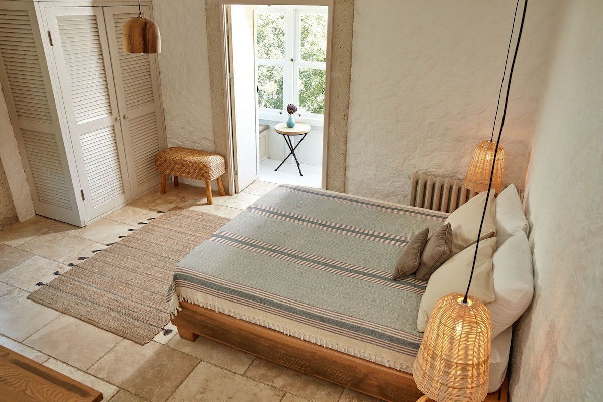 Deluxe driepersoonskamer | 1 slaapkamer, een kluis op de kamer, gratis wifi, beddengoed