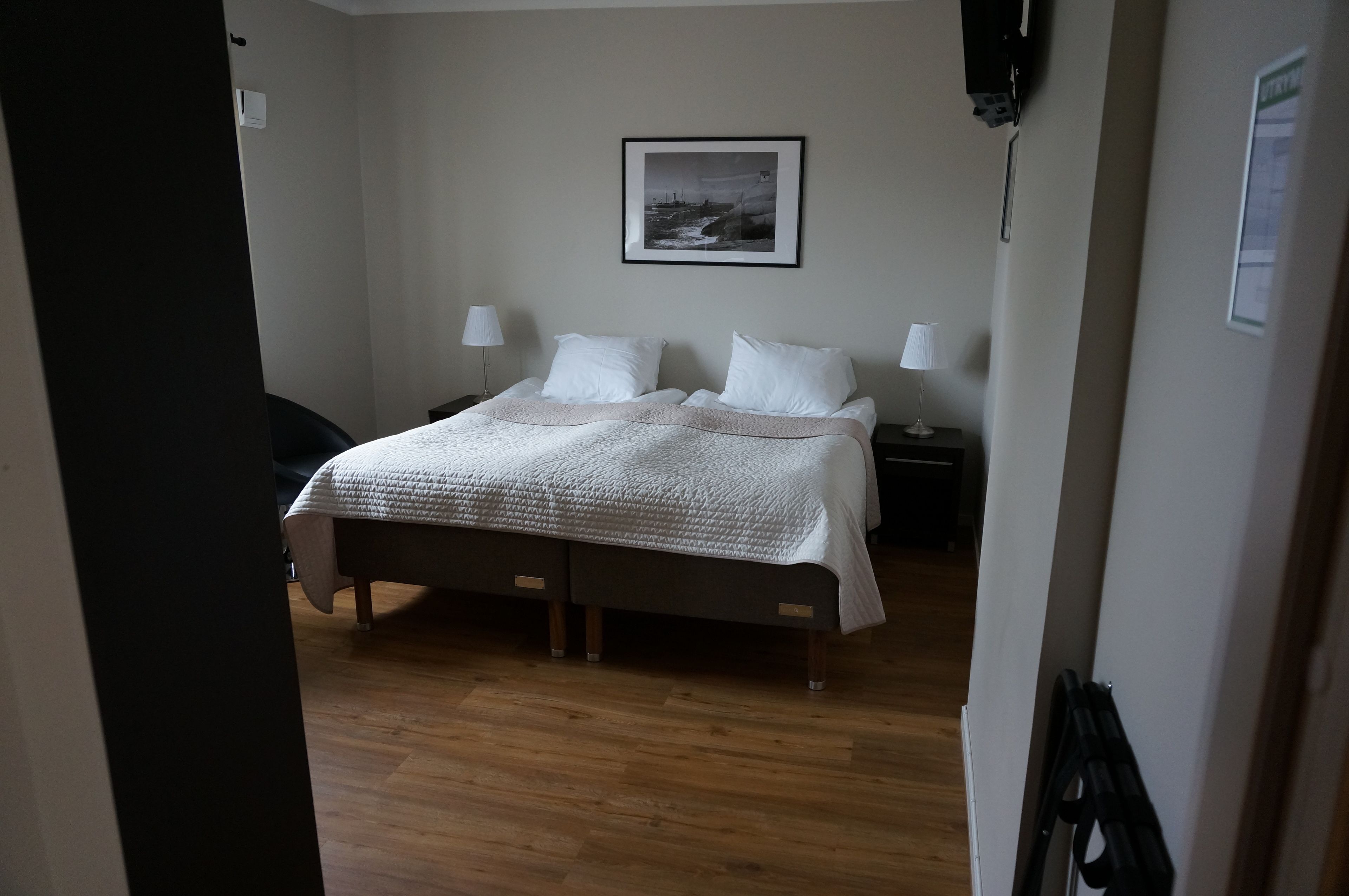small double room | soundproofing, free wifi, bed sheets