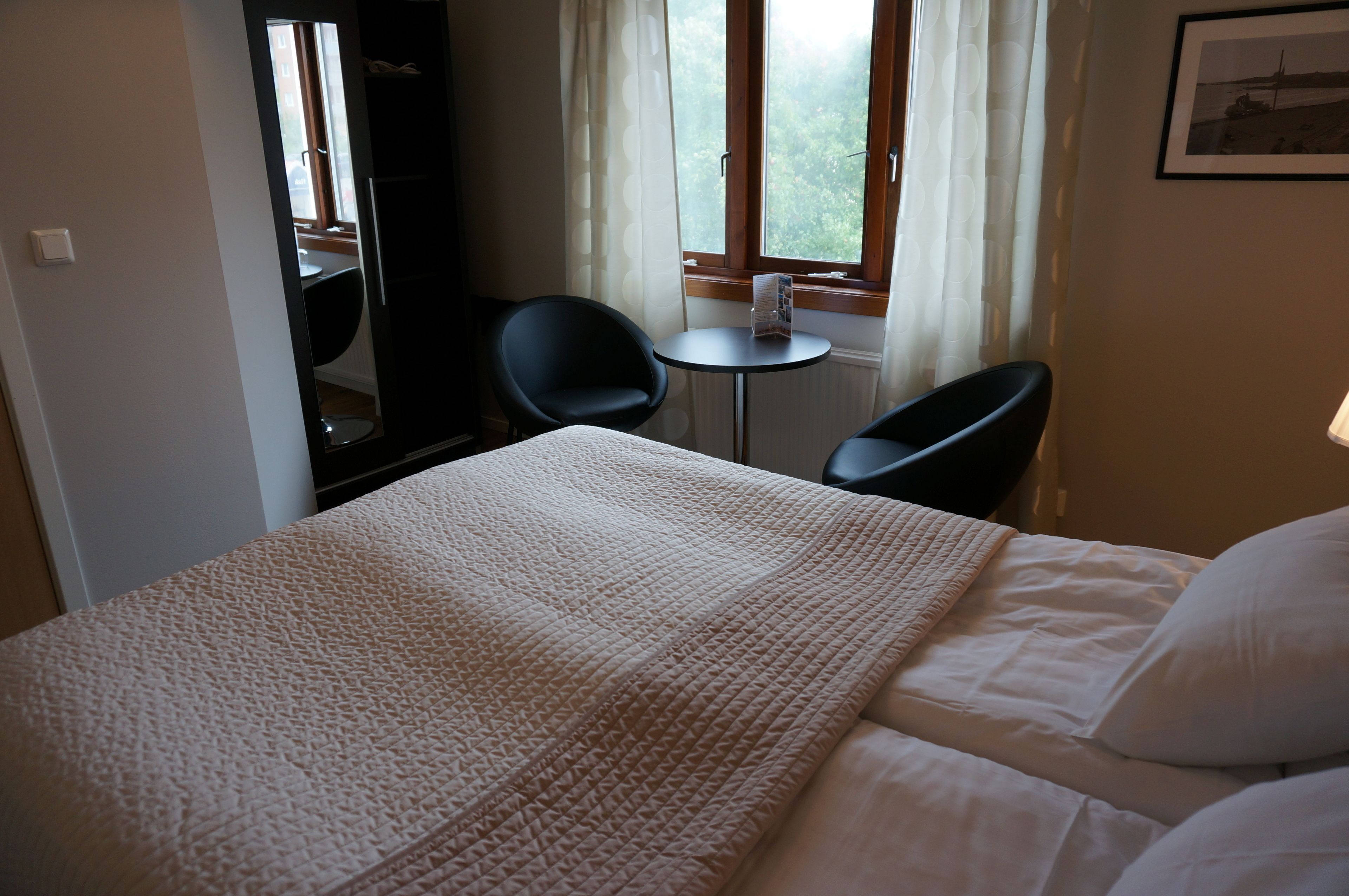 small double room | soundproofing, free wifi, bed sheets