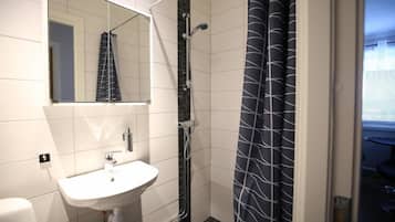 Ducha, secador de pelo, toallas