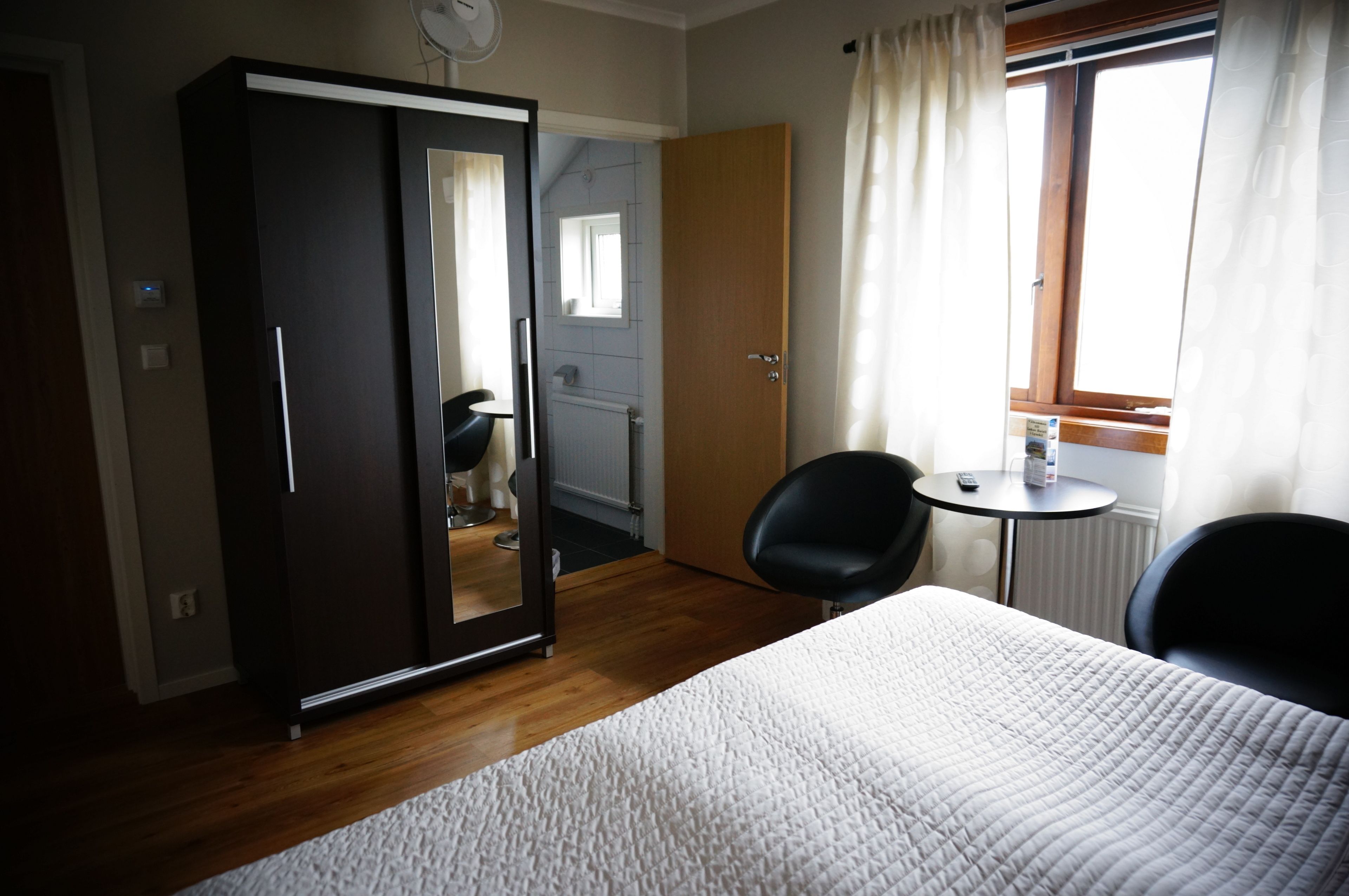 small double room | soundproofing, free wifi, bed sheets