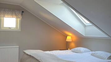 Soundproofing, free WiFi, bed sheets