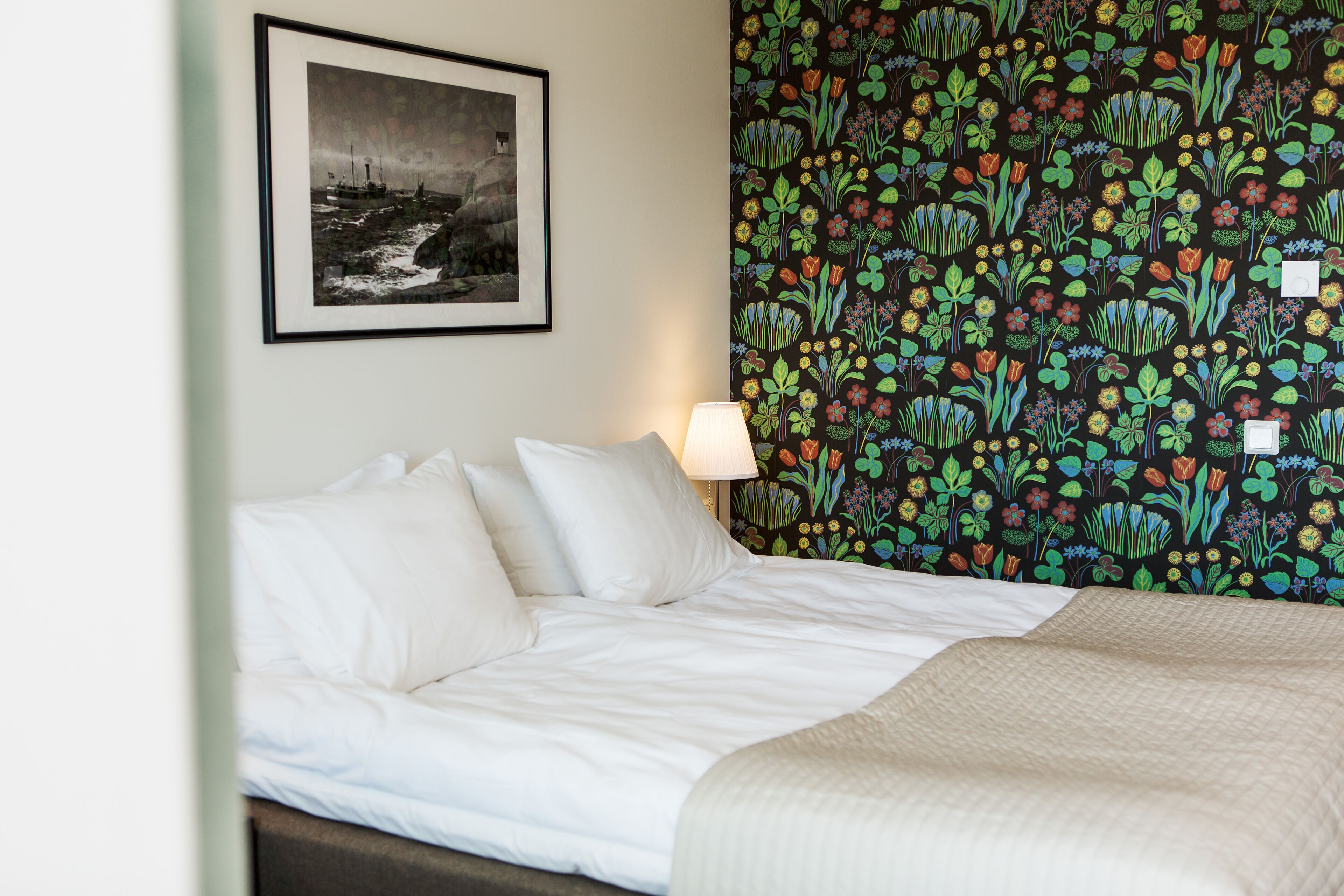 soundproofing, free wifi, bed sheets