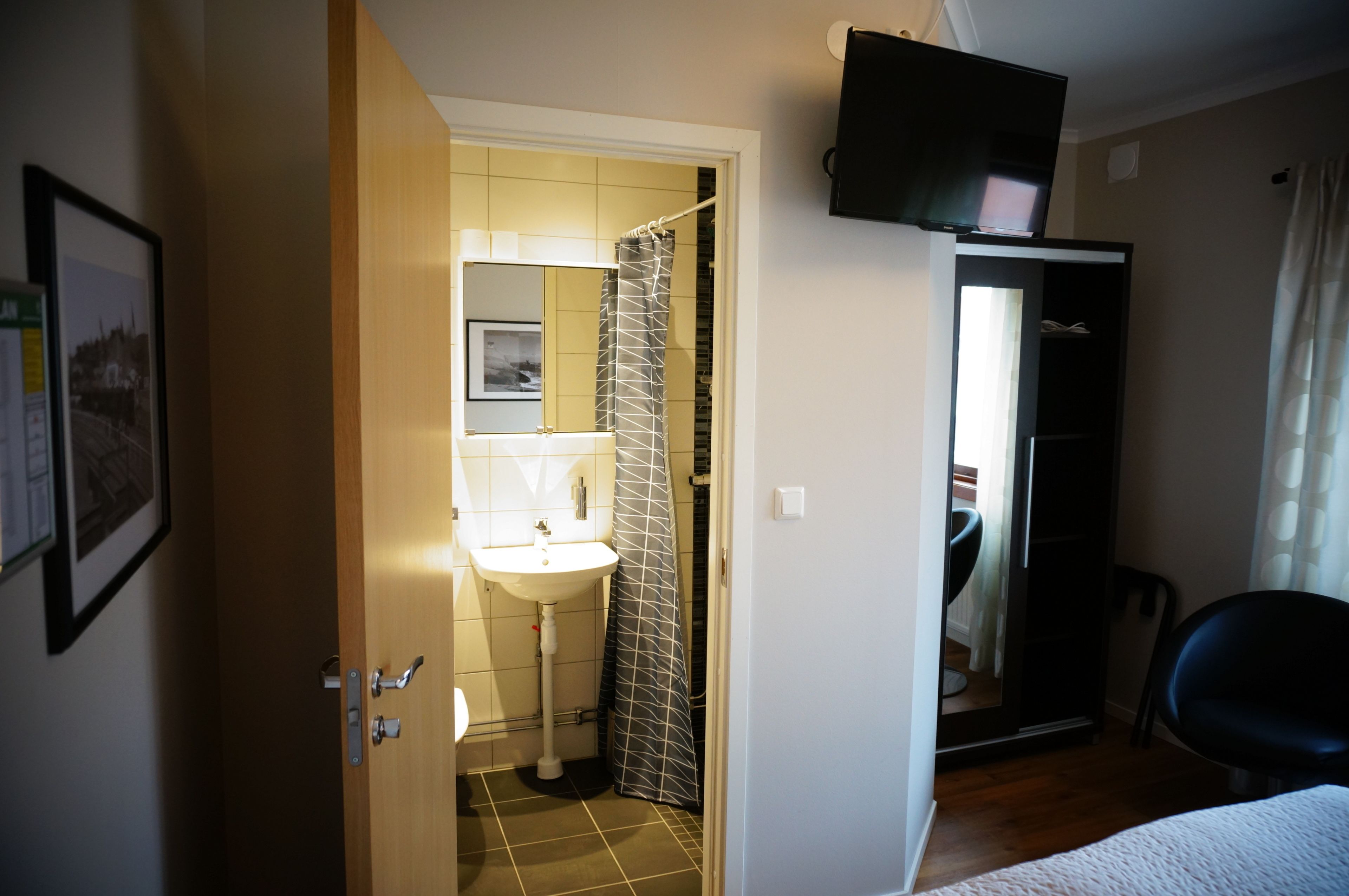 small double room | soundproofing, free wifi, bed sheets