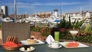 Outdoor dining - The Hotel Flamingo Vallarta (PUERTO VALLARTA)
