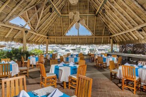 Outdoor dining - The Hotel Flamingo Vallarta (PUERTO VALLARTA)