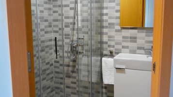 Family Quadruple Room, 2 Double Beds | Bathroom | Designer toiletries, hair dryer, towels, soap