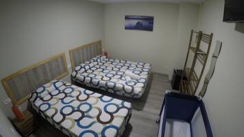 1 habitación, ropa de cama de alta calidad y escritorio