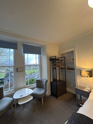 Iron/ironing board, free WiFi, bed sheets - The Archway Guesthouse (Windermere)