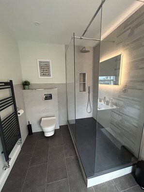 Superior-Doppel- oder -Zweibettzimmer | Badezimmer