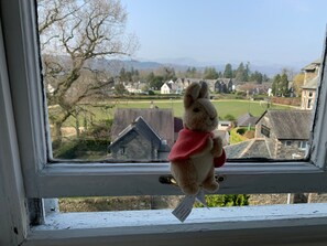 Tabla de planchar con plancha, wifi gratis y ropa de cama 