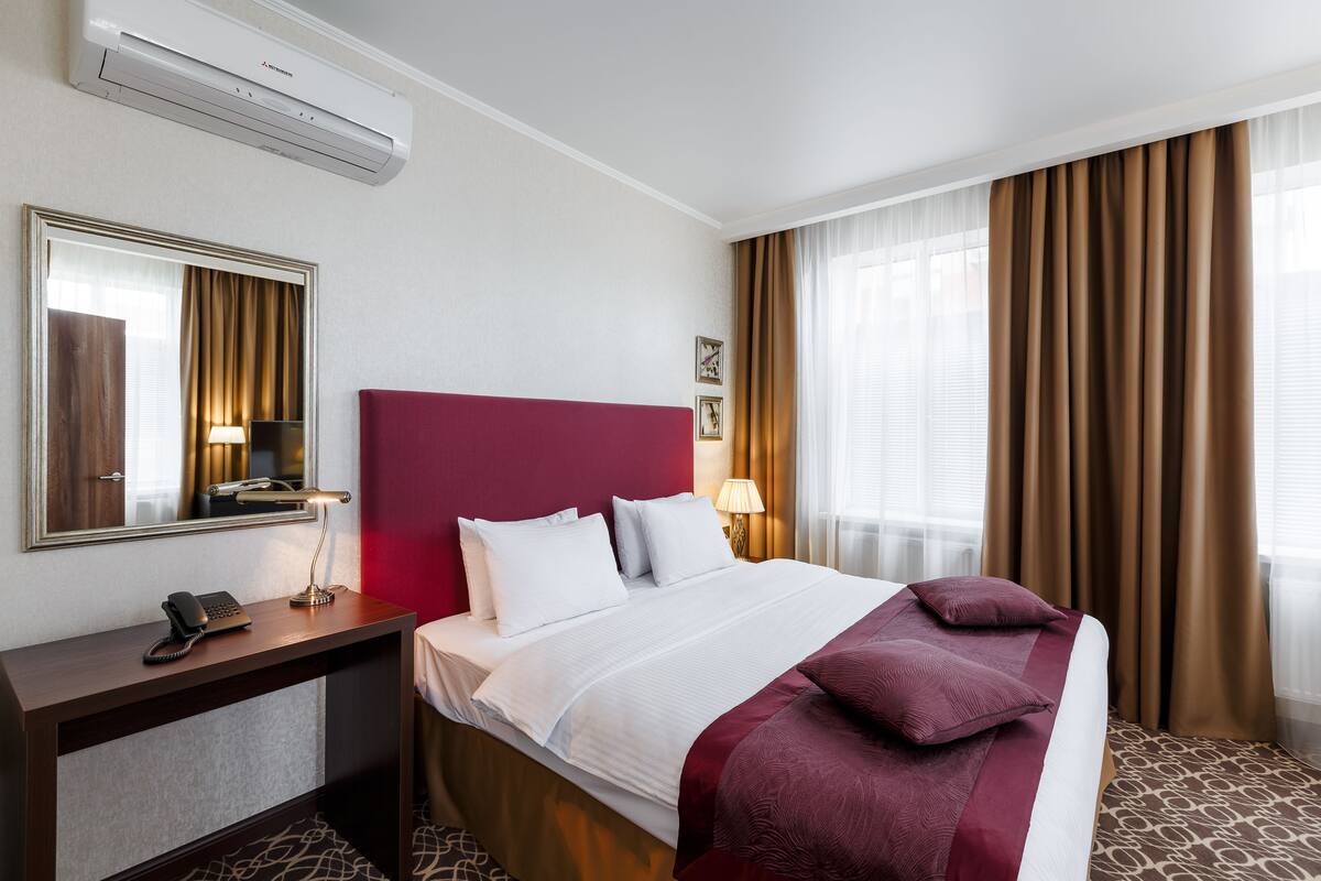 Premium bedding, minibar, in-room safe, desk