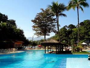 2 outdoor pools, free pool cabanas, pool umbrellas