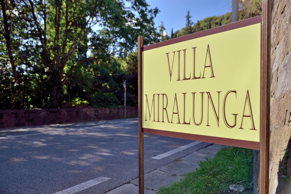 Property entrance - Villa Miralunga B&B (Fiesole)