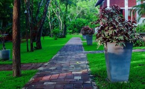 Garden - Hotel Viverra (Giritale)