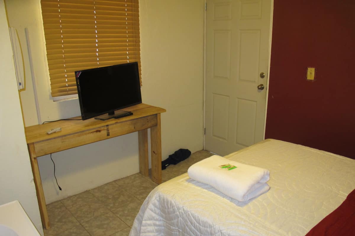 Double Room, Private Bathroom | Desk, cribs (free), rollaway beds (surcharge), WiFi (free)