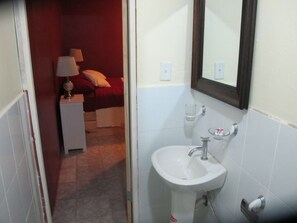 Bathroom - Waterfall Hostel (Los Agarrobos)