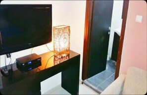 公寓, 1 间卧室, 使用泳池, 海景 (Mishol Hatut st. 1) | 客厅 | 32-英寸纯平电视 （配备有线频道）、电视