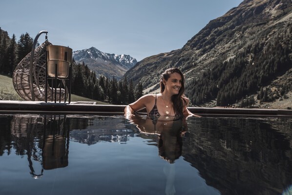 2 indoor pools, outdoor pool, open 11:00 AM to 7:00 PM, pool loungers - Alpine Resort Sportalm (Sankt Leonhard im Pitztal)