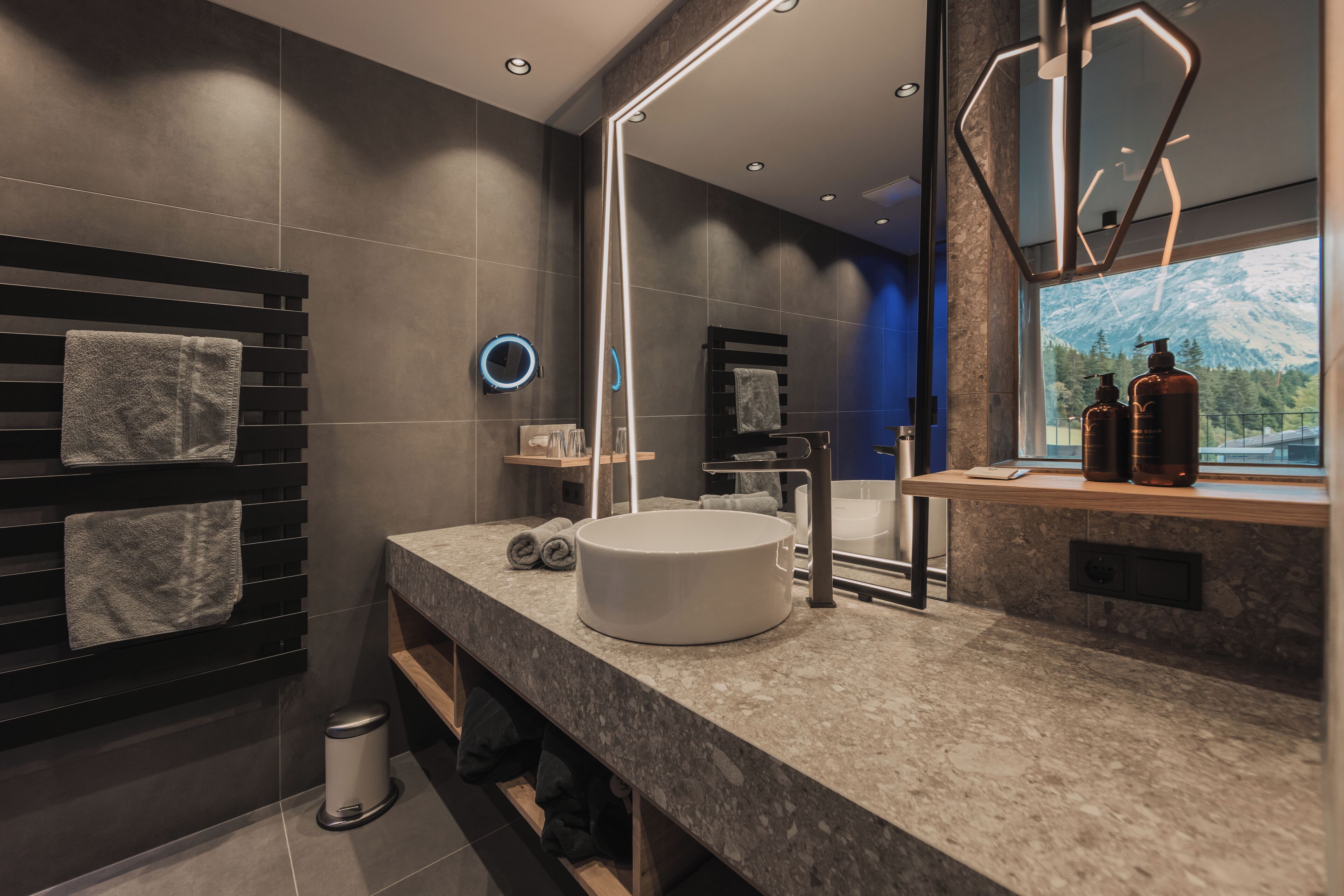 deluxe suite | bathroom | shower, rainfall showerhead, free toiletries, hair dryer