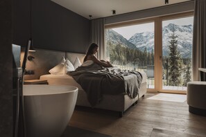 Deluxe Suite | Hypo-allergenic bedding, in-room safe, desk, soundproofing - Alpine Resort Sportalm (Sankt Leonhard im Pitztal)