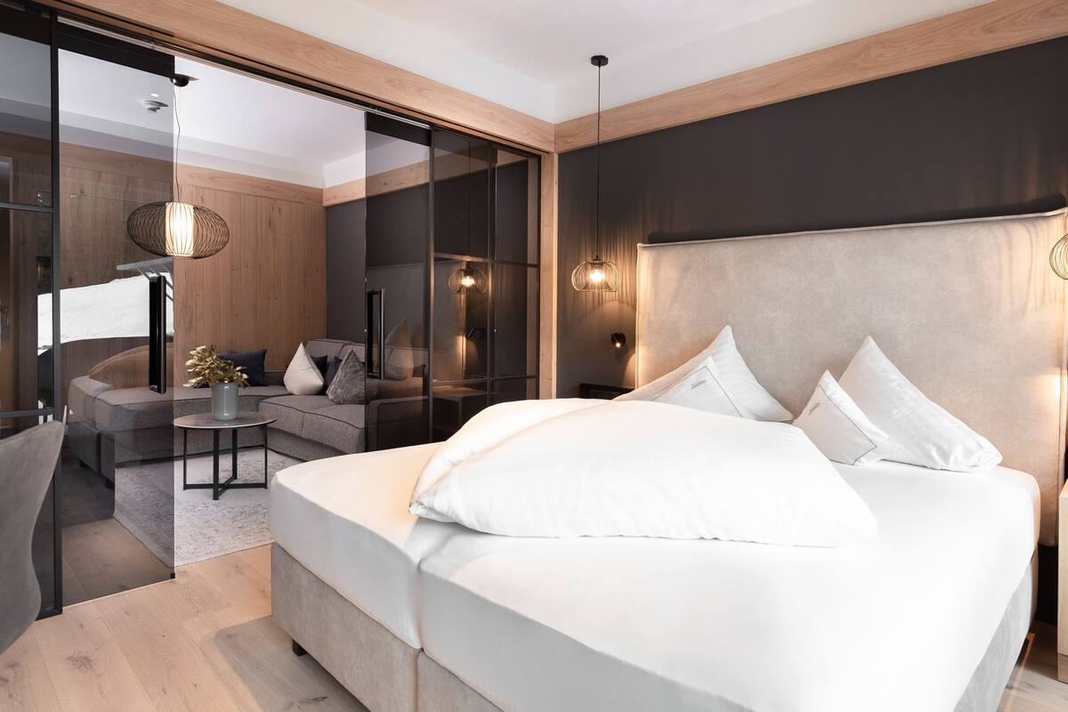 suite (bergwasser) | 1 bedroom, hypo-allergenic bedding, in-room safe, desk