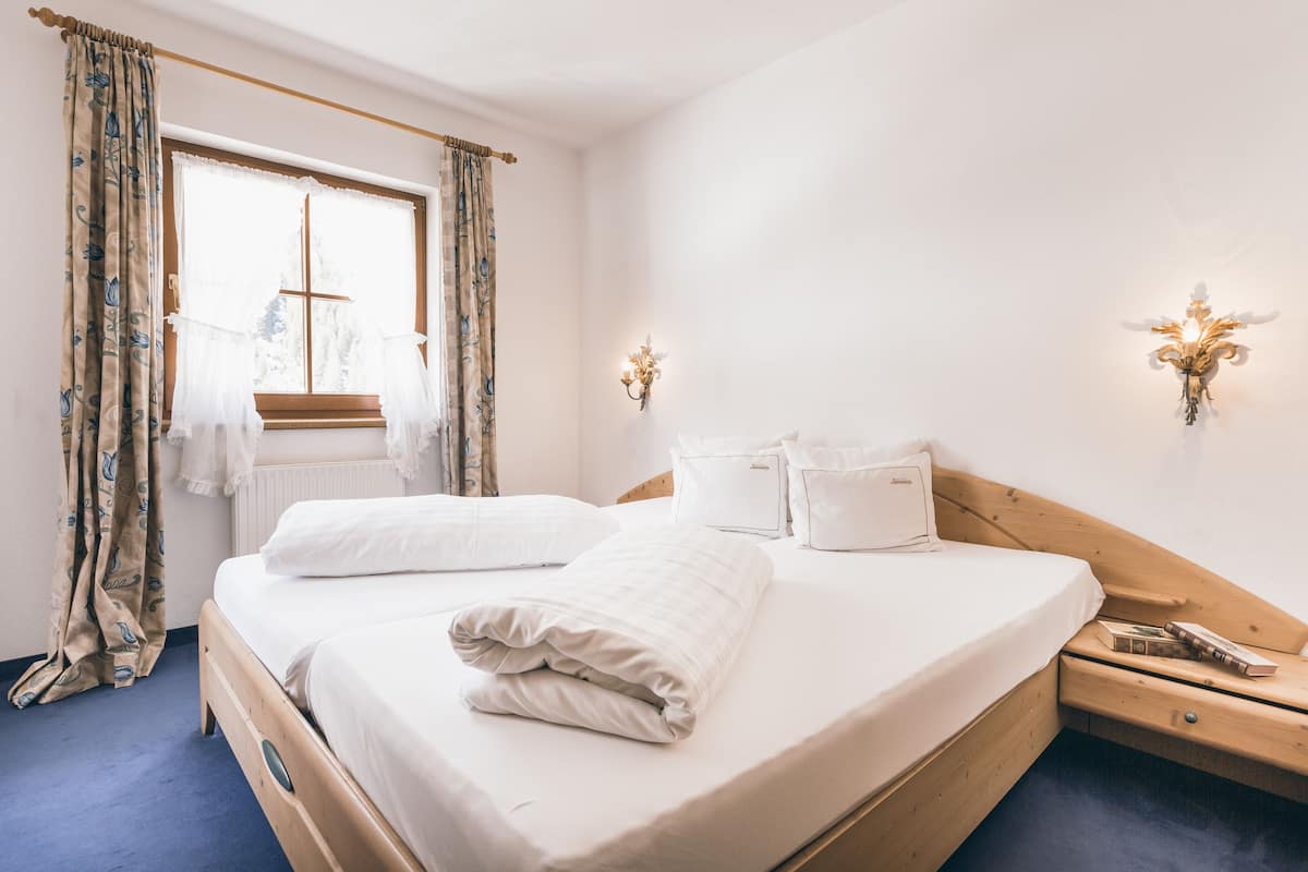 Family Suite (Panorama) | Hypo-allergenic bedding, in-room safe, desk, soundproofing