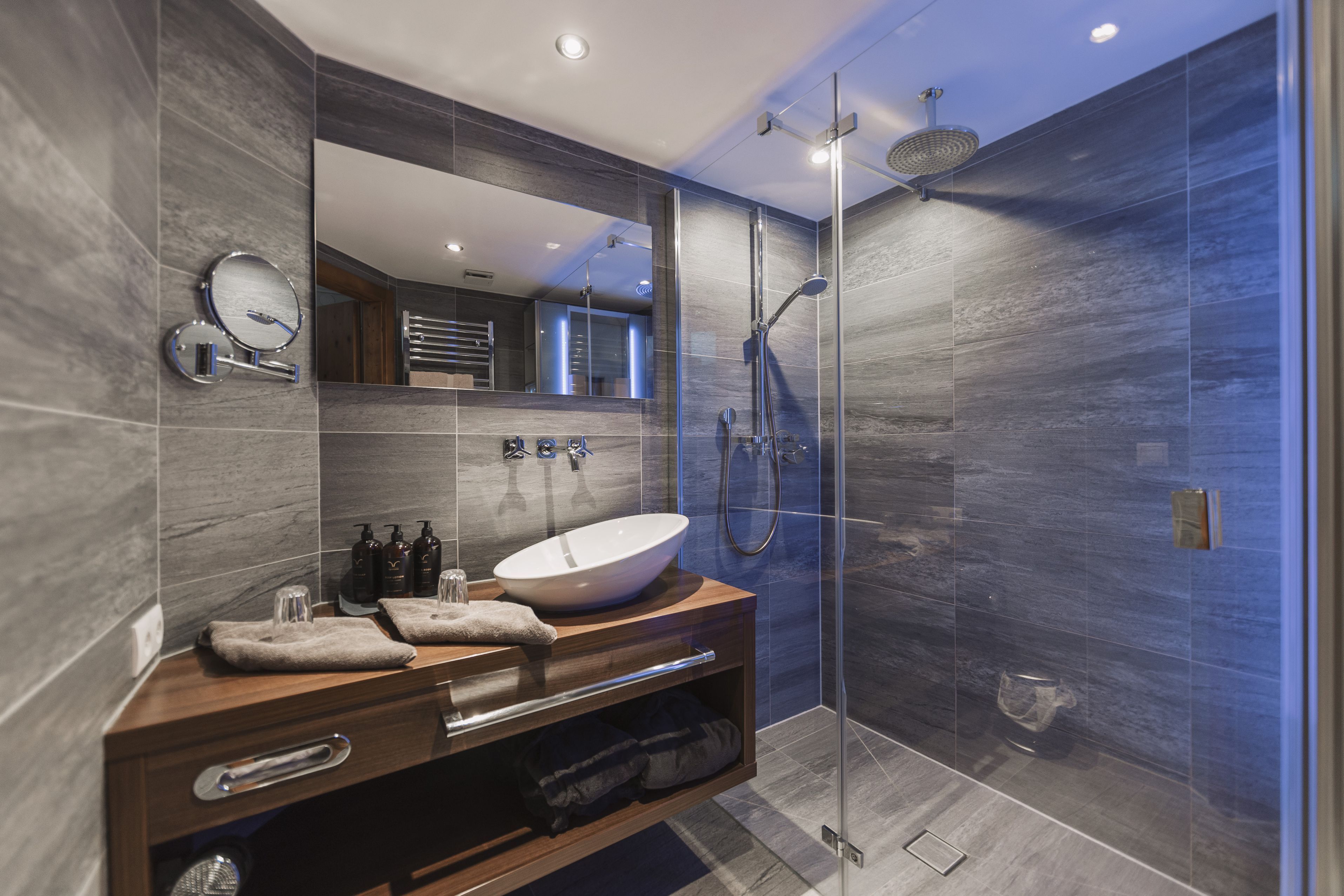 superior double room (ofenloch) | bathroom | shower, rainfall showerhead, free toiletries, hair dryer