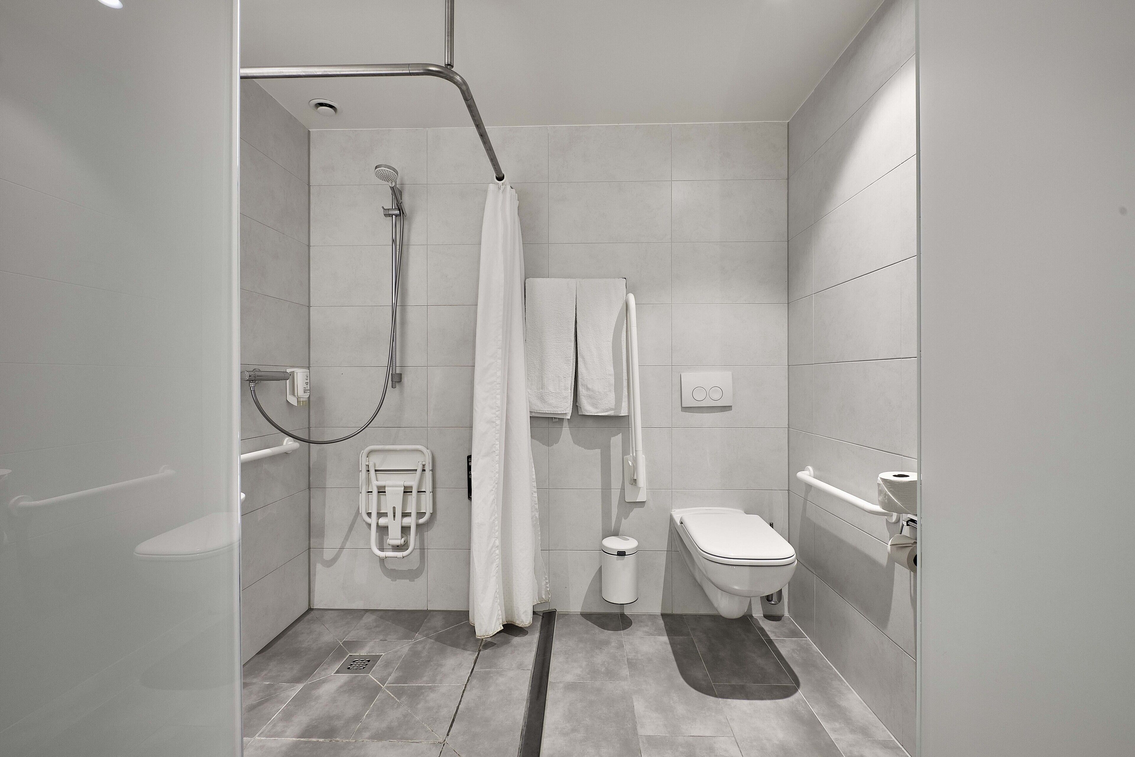 superior double room, accessible | bathroom | shower, free toiletries, hair dryer, towels