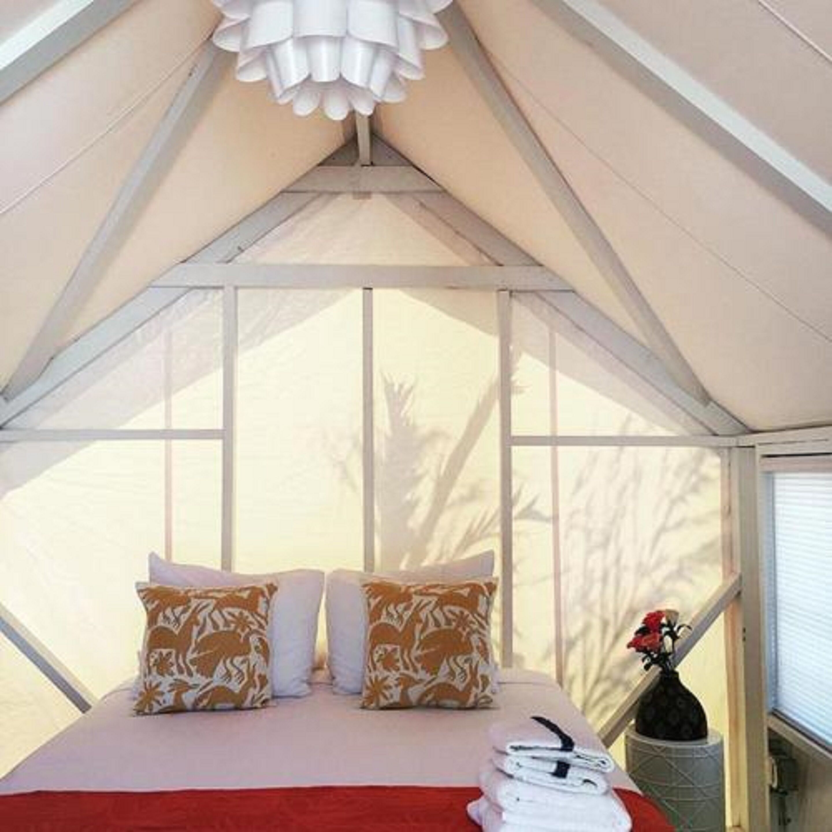 Bungalow estándar, 1 cama de matrimonio | Escritorio, wifi gratis, ropa de cama