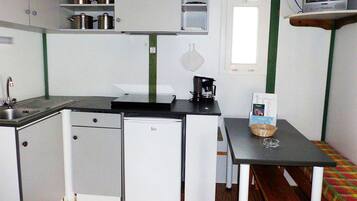 Bungalow, 2 Schlafzimmer (Azur) | Eigene Kochnische | Kühlschrank, Herdplatte, Kochgeschirr/Geschirr/Besteck