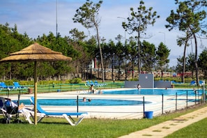 Piscine extérieure (ouverte en saison)