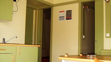 Bungalow, 2 Schlafzimmer (Mediterrâneo) | Essbereich im Zimmer