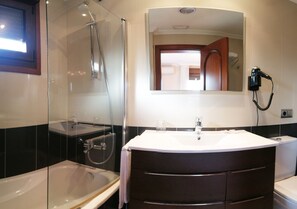 Double Room | Bathroom