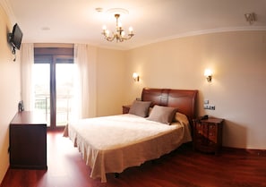 Double Room | Premium bedding, free WiFi, bed sheets