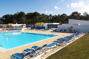 季节性开放的室外游泳池