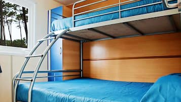 1 bedroom, bed sheets