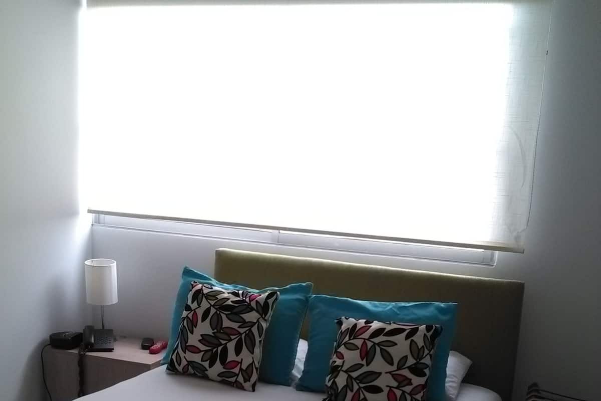 Habitación doble | Minibar, caja de seguridad en la habitación, escritorio y wifi gratis