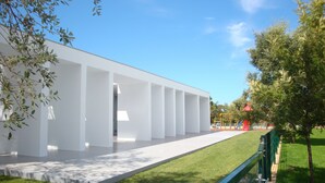 A modern building with a long, white facade and a flat roof. - Parque de Campismo Orbitur Montargil (Ponte de Sor)