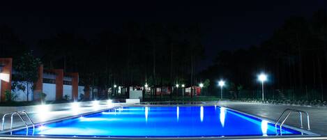 Seasonal outdoor pool