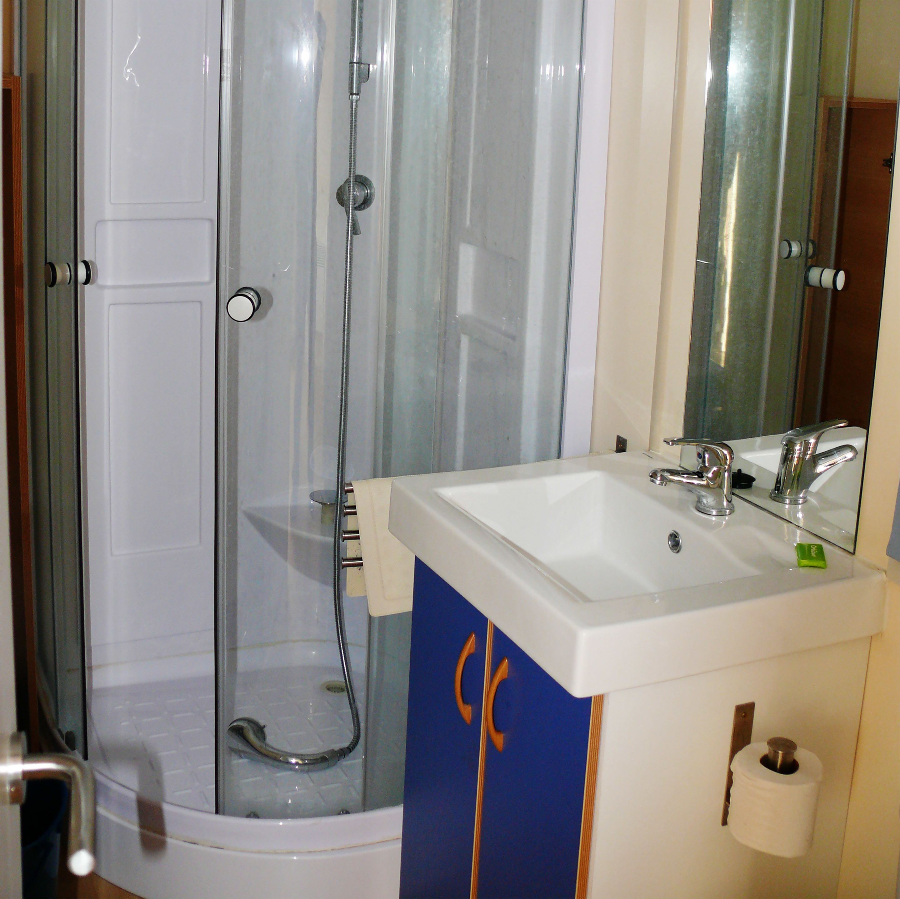 Bungalow, 2 camere da letto (Neptuno) | Bagno | Doccia, asciugamani