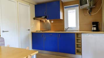 Bungalow, 2 Bedrooms (Neptuno) | Private kitchenette | Fridge, stovetop, cookware/dishes/utensils