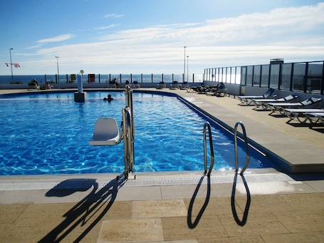 Seasonal outdoor pool. Parque de Campismo Orbitur Canidelo