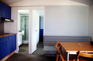 Bungalow, 2 Bedrooms (Neptuno) | In-room dining - Parque de Campismo Orbitur Canidelo (Vila Nova de Gaia)